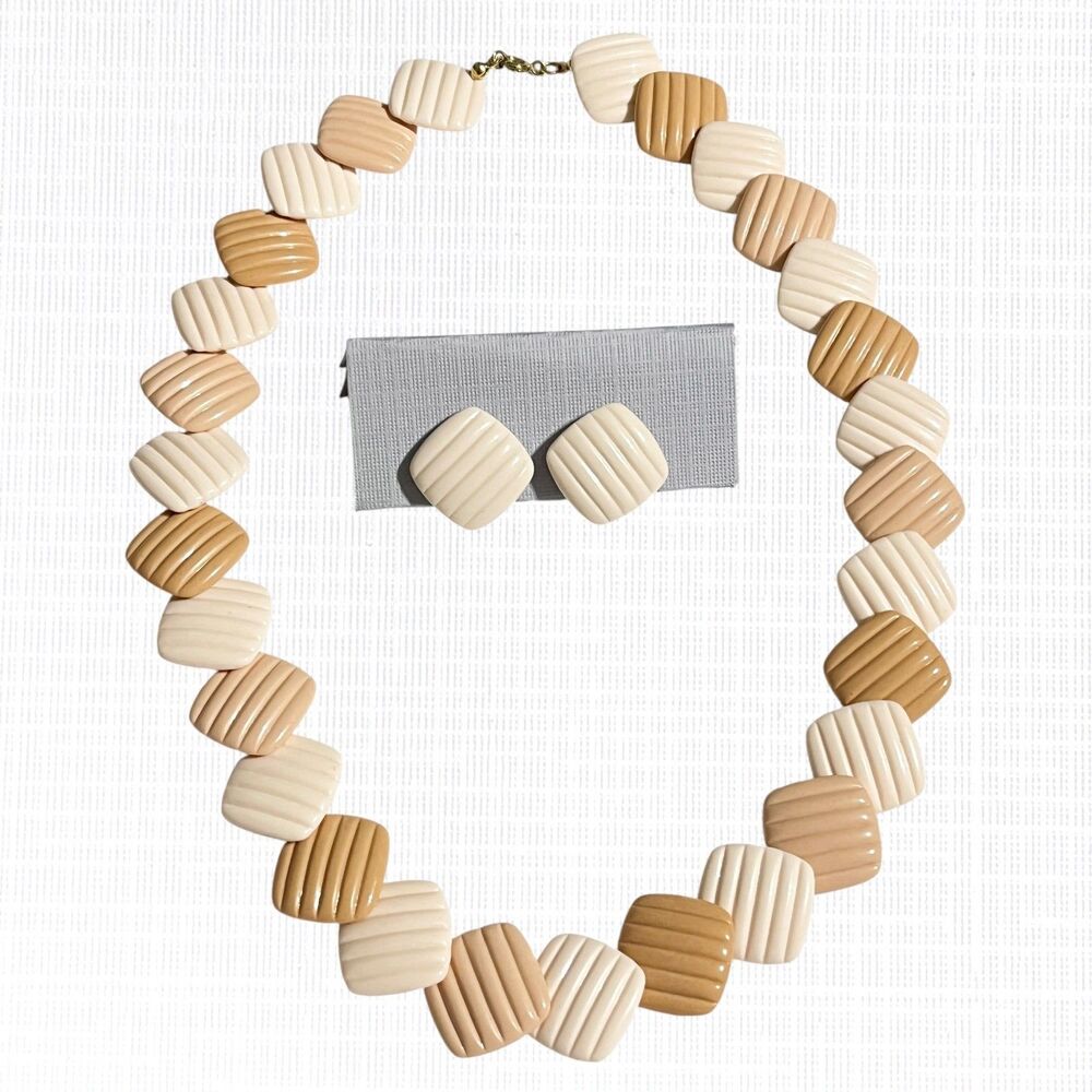 VTG Avon Summer Sands Necklace Clip-On Earrings Set Ribbed Beige Acrylic Mod - Picture 3 of 8